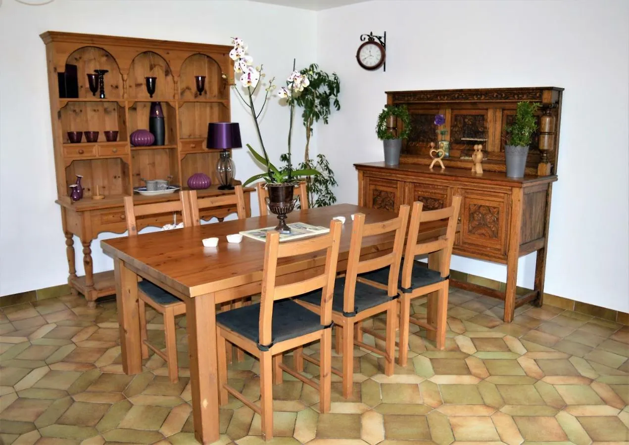 Gite St Emilion Braz A La Campagne, Carhaix 10 Min Villa Plévin 0*,
